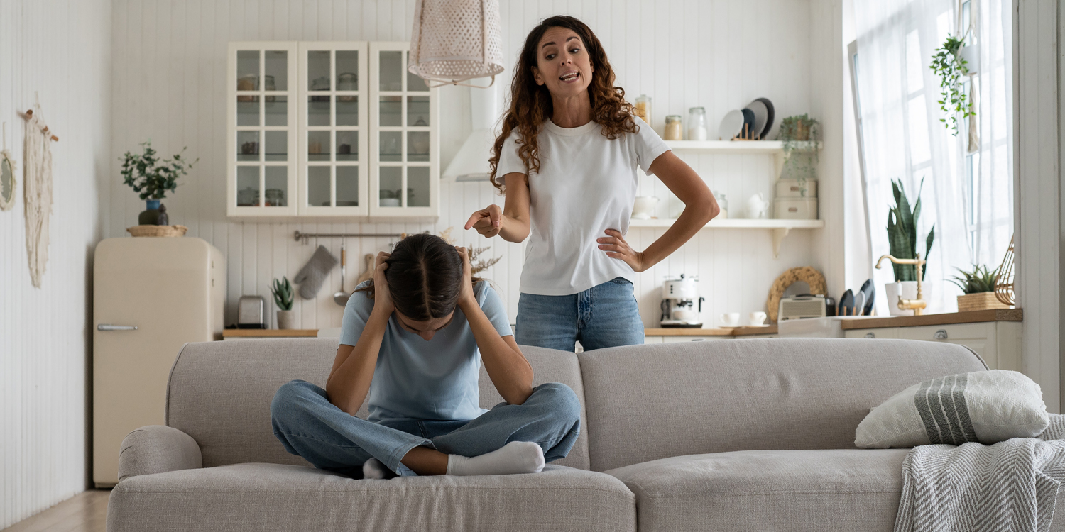 Zorlu Ebeveynlik, Ergenlerde Depresyon ve Agresif Davranışları Tekrarlayan Düşünce Kalıpları Aracılığıyla Öngörür