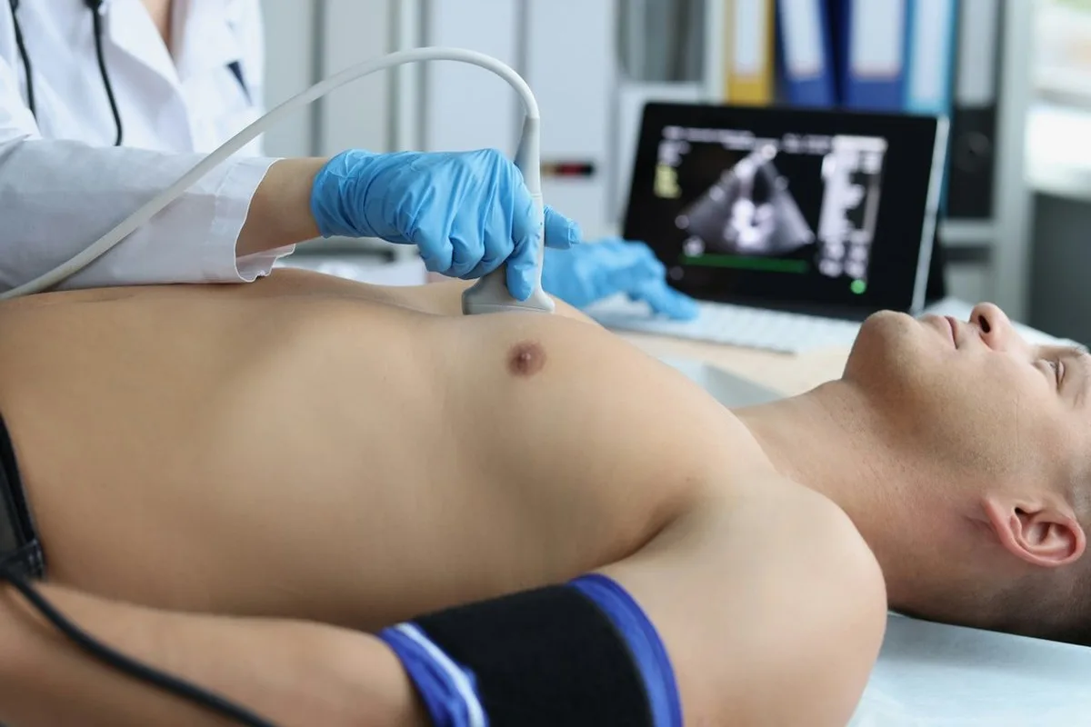 Yeni AI Modeli Basit EKG Okumalarında Kalp Hastalığı Belirtilerini Tespit Ediyor: Bir Breakthrough